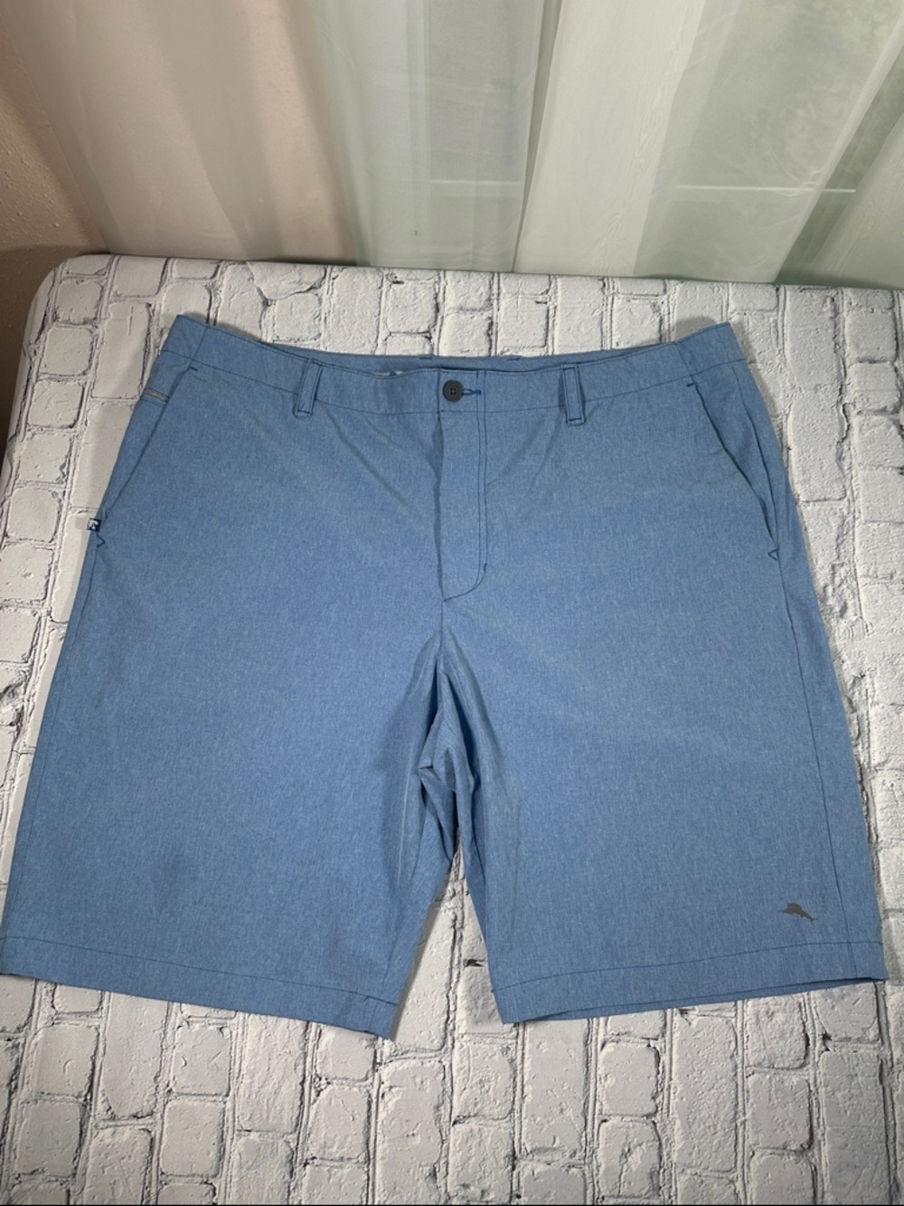 Tommy Bahama Baby Blue Lightweight Shorts 10” inseam size 40